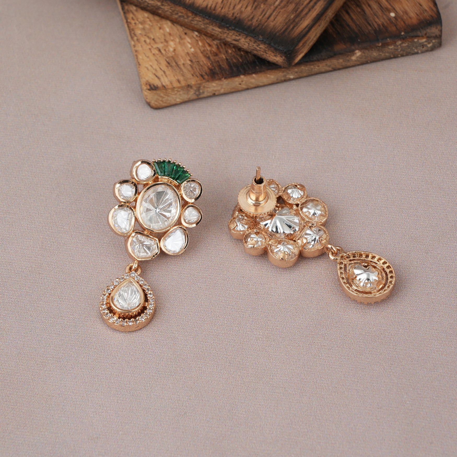 Gorgeous gold plated kundan pendant set