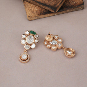 Gorgeous gold plated kundan pendant set