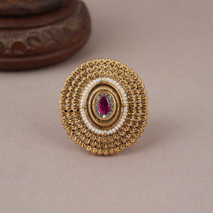 Stunning antique oval kundan finger ring