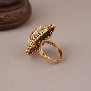 Stunning antique oval kundan finger ring