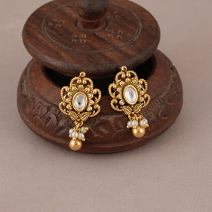 Cute kundan antique gold stud earring