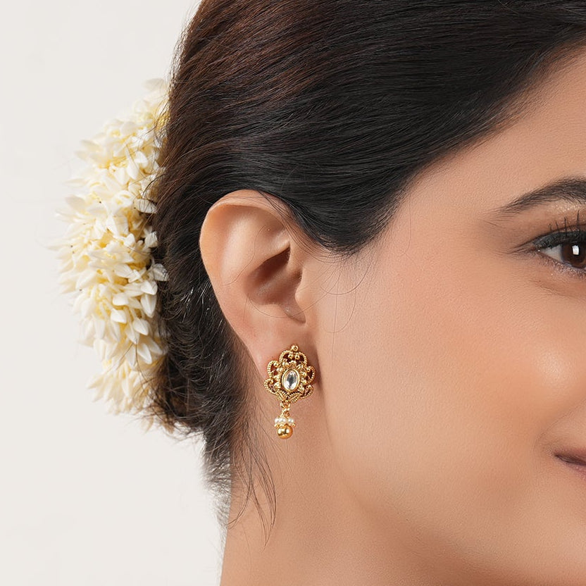 Cute kundan antique gold stud earring