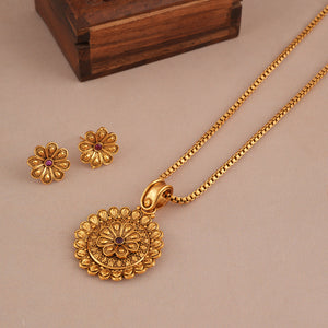Stunning plain antique gold pendant  set