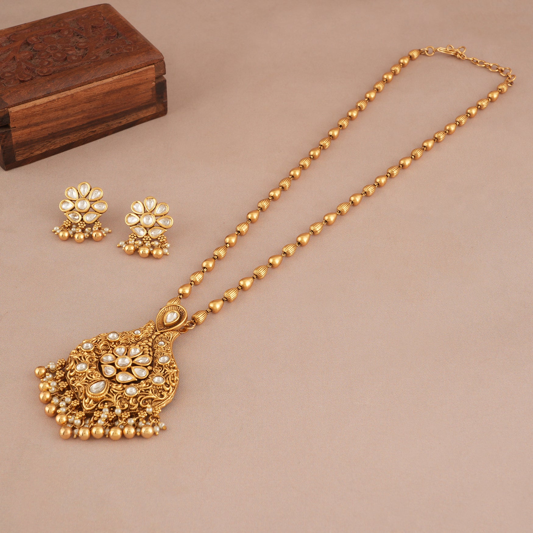 Stunning long antique gold plated kundan necklace set