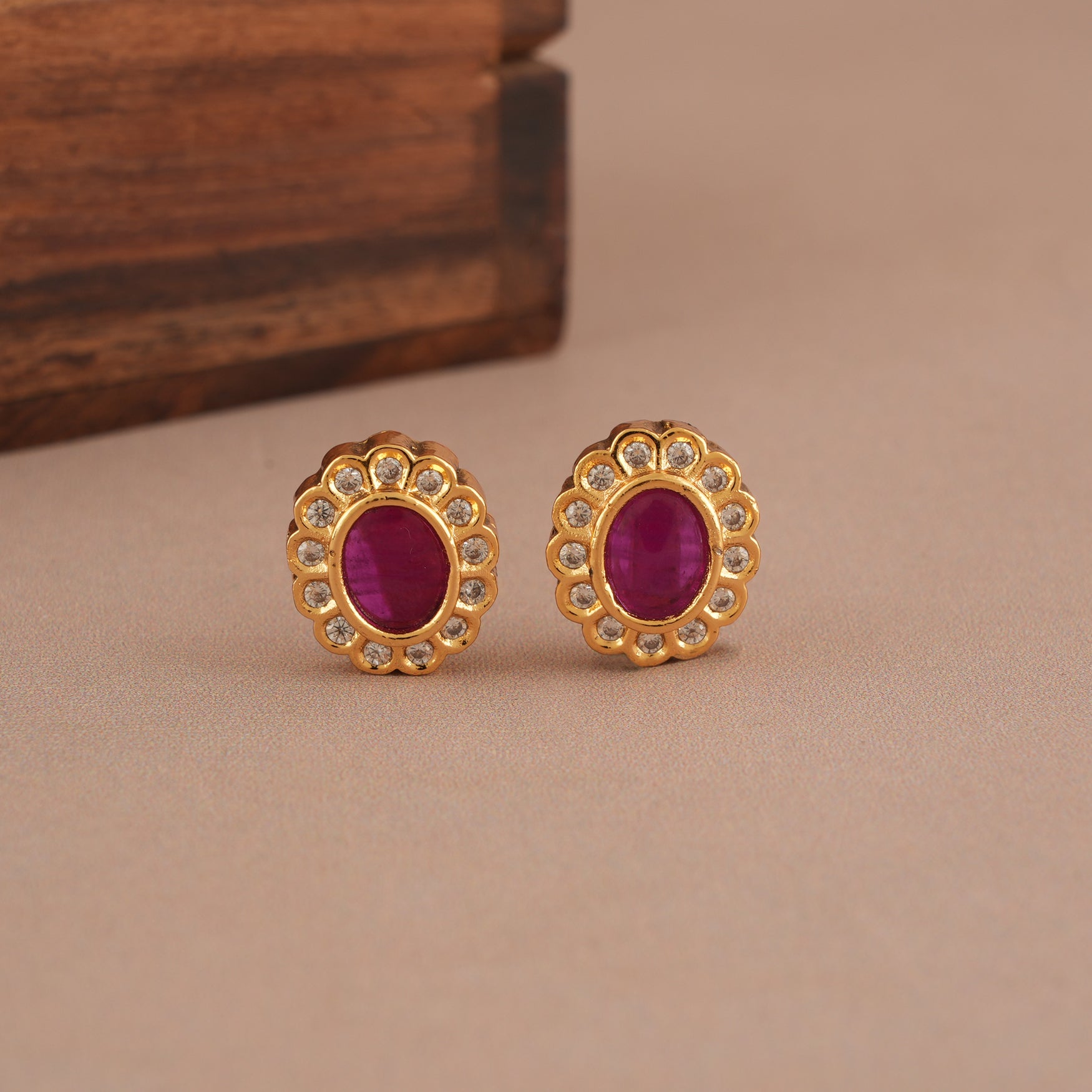 Cute antique gold ruby stone pendant set