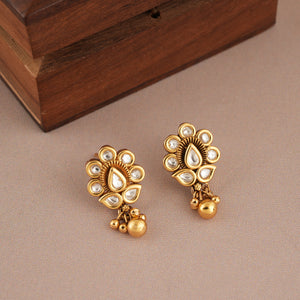 Cute antique gold kundan earring