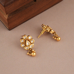 Cute antique gold kundan earring