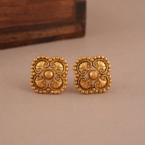 Plain antique gold stud earring