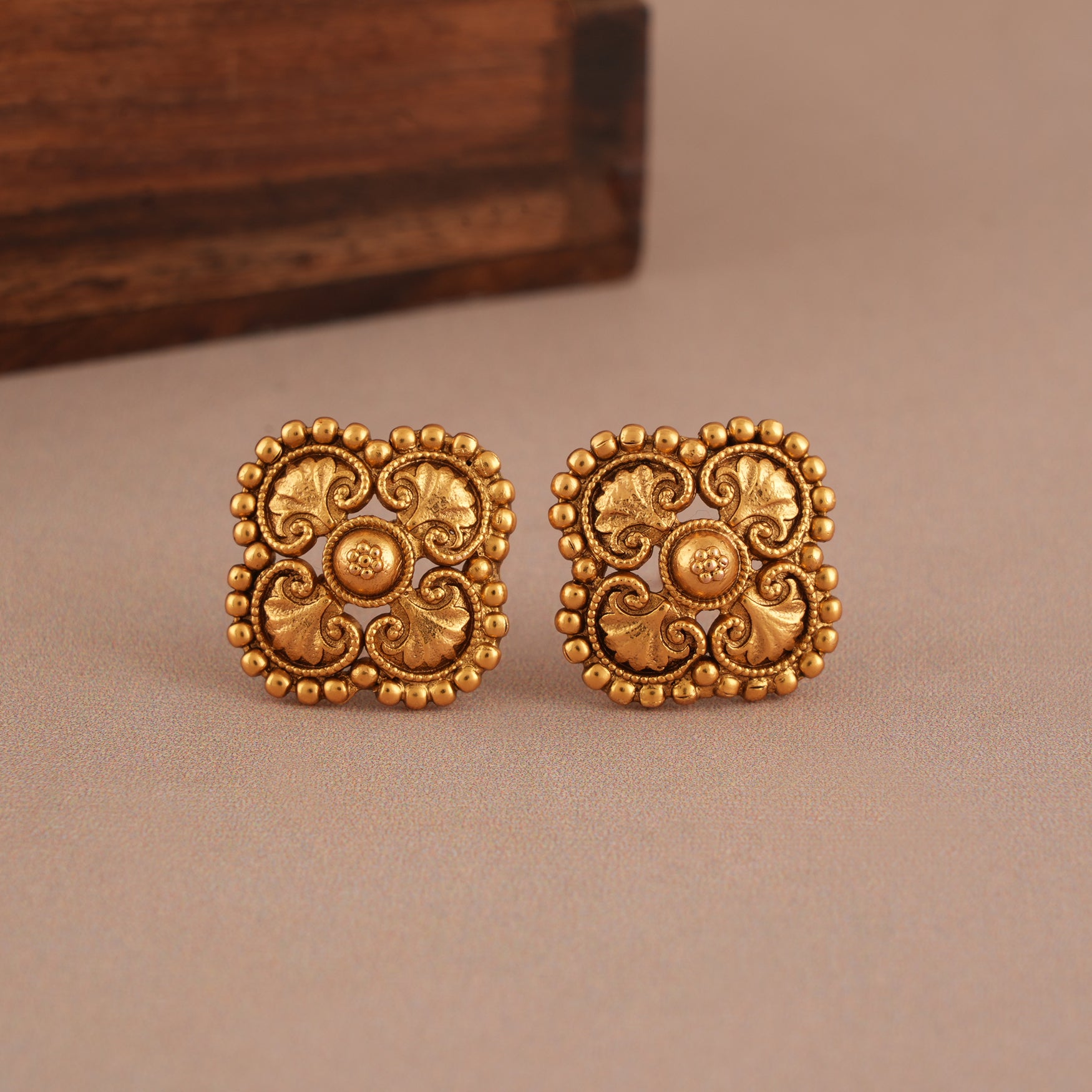 Plain antique gold stud earring