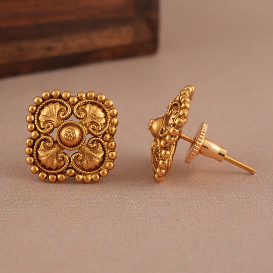 Plain antique gold stud earring