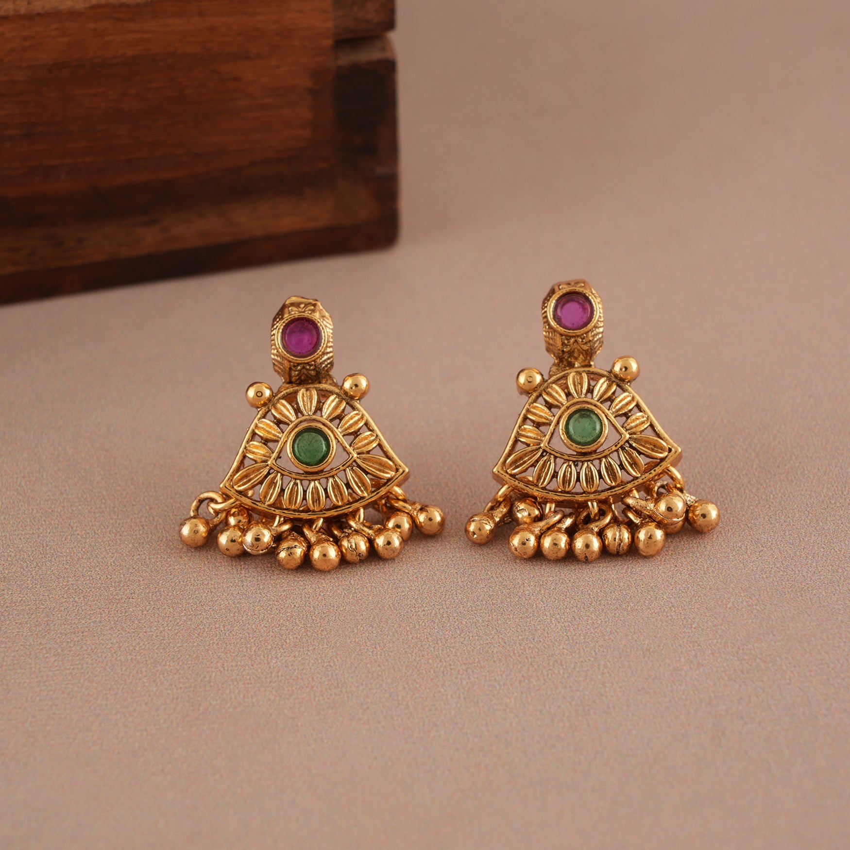 Beautiful stone antique gold necklace set