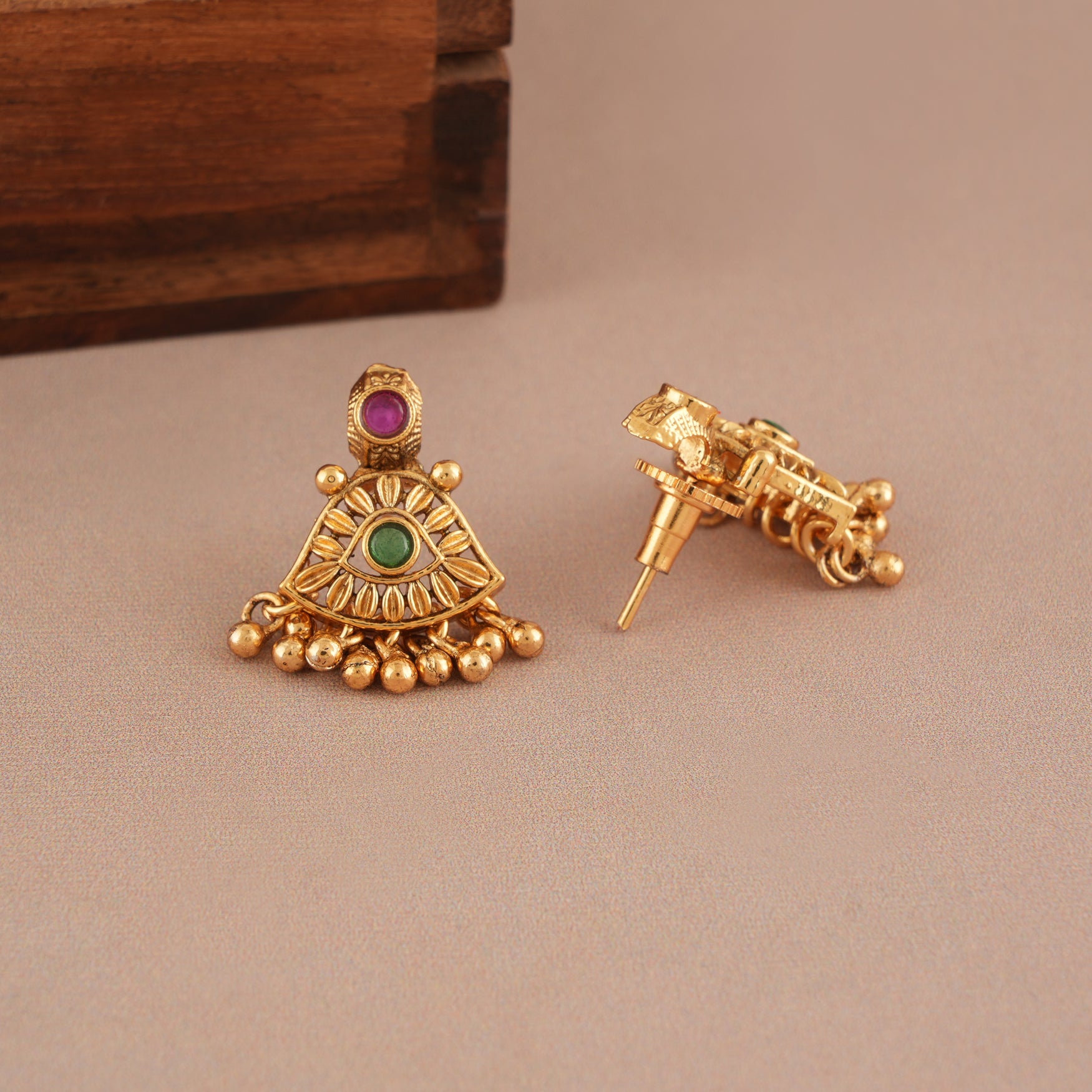 Beautiful stone antique gold necklace set