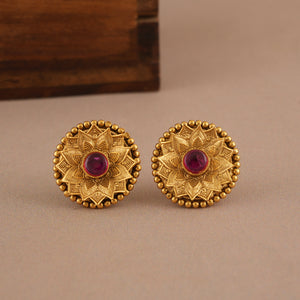 Stunning antique gold pendant set with chain