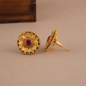 Stunning antique gold pendant set with chain