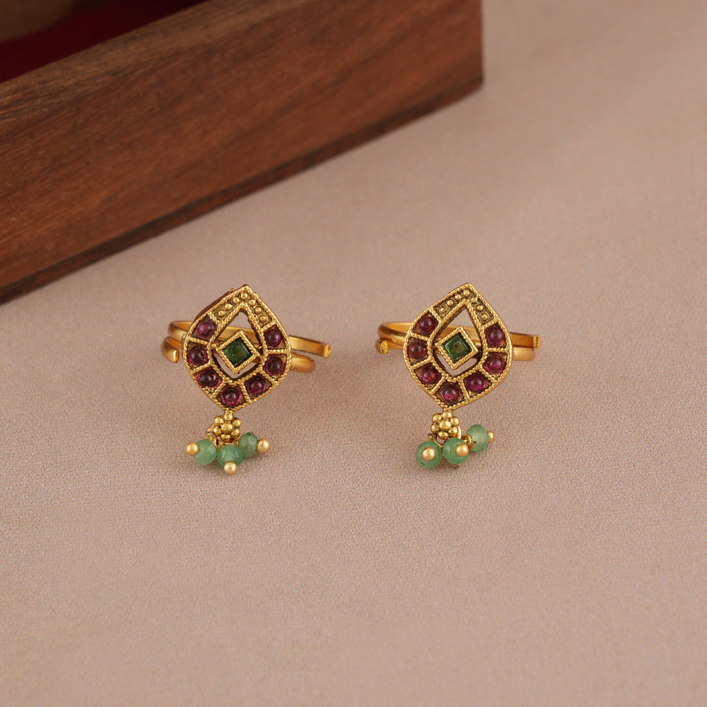 Stone antique gold plated toe ring