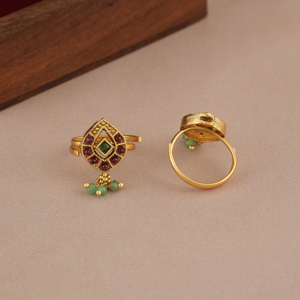 Stone antique gold plated toe ring