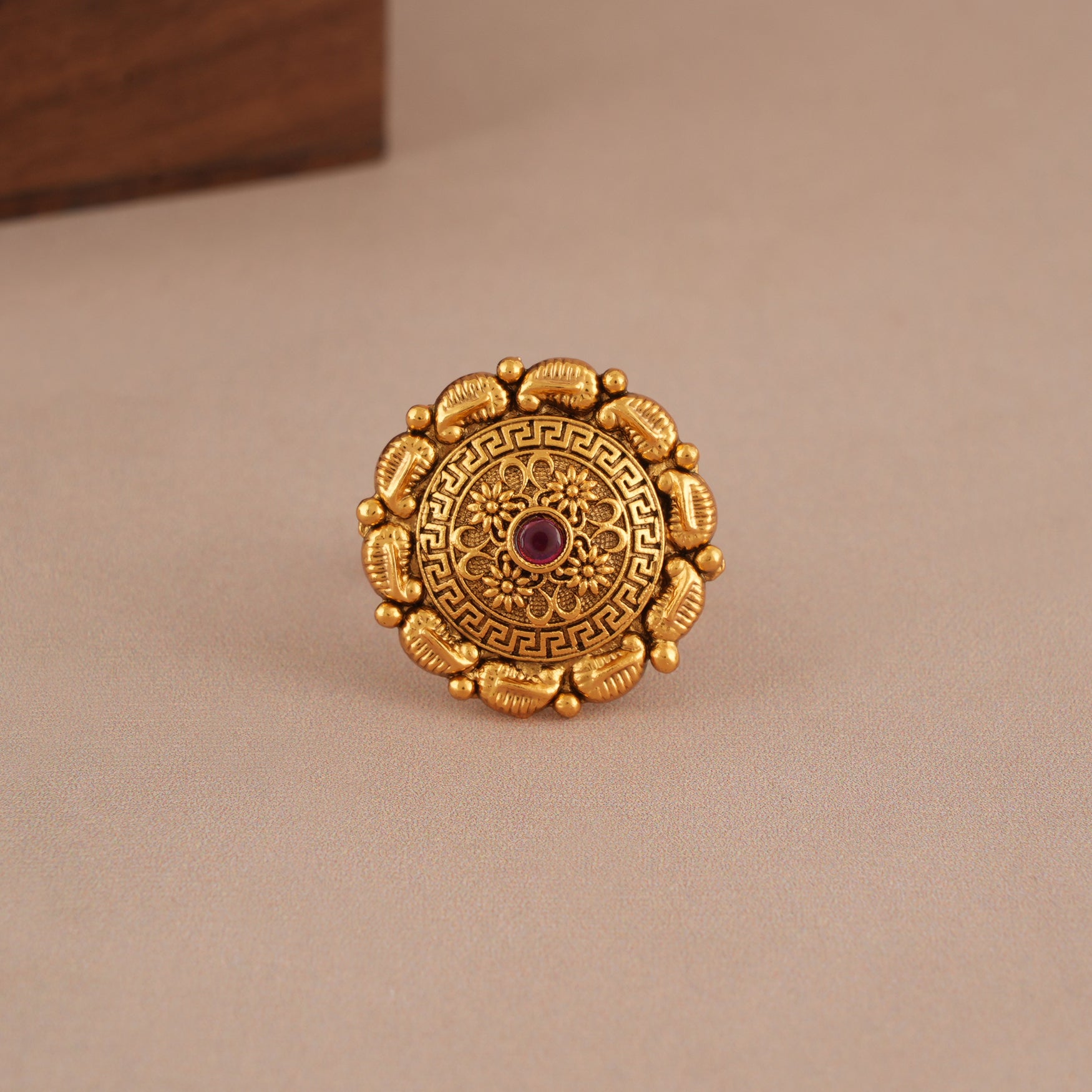 Cute antique gold plated carved finger ring