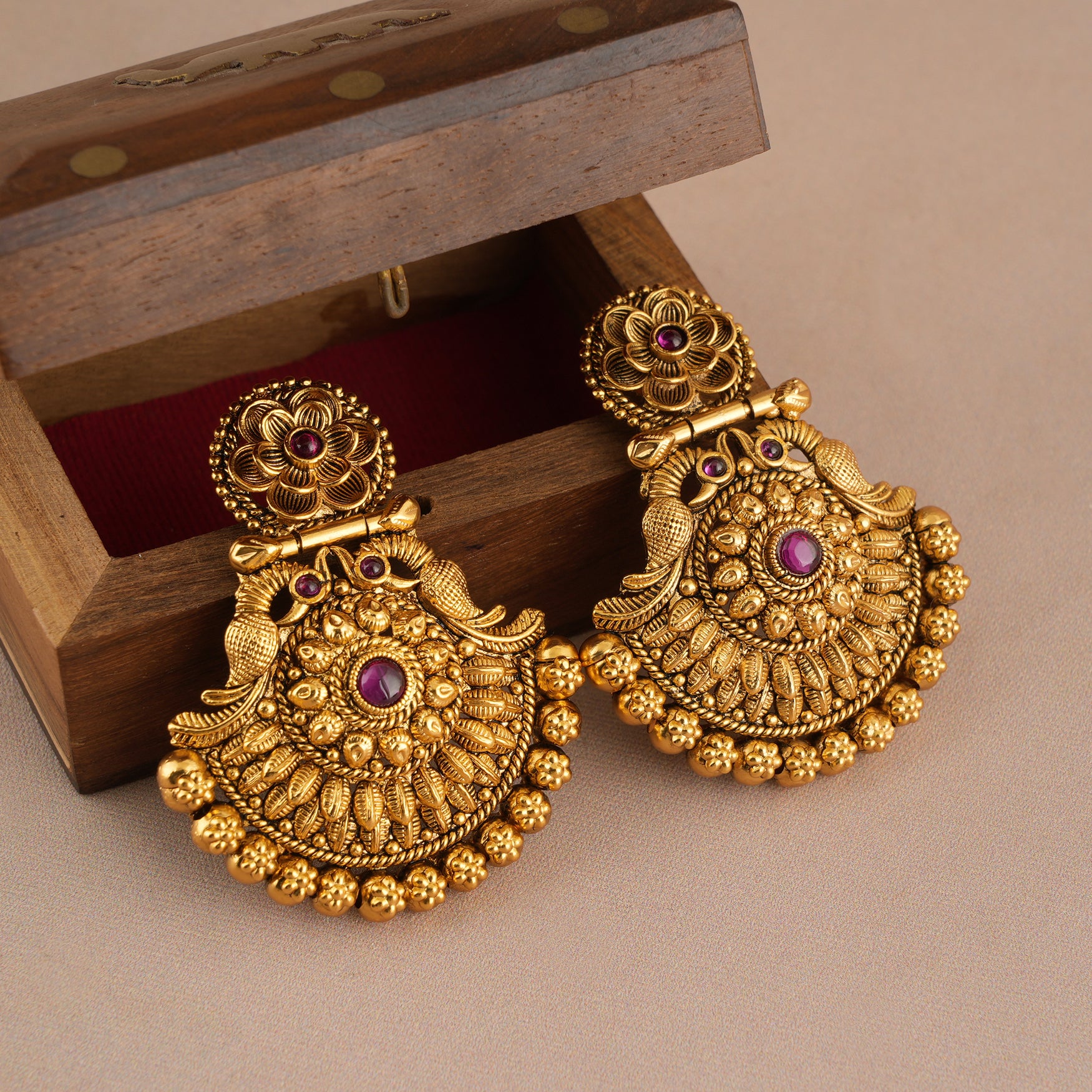 Stunning antique gold stone dangler earring