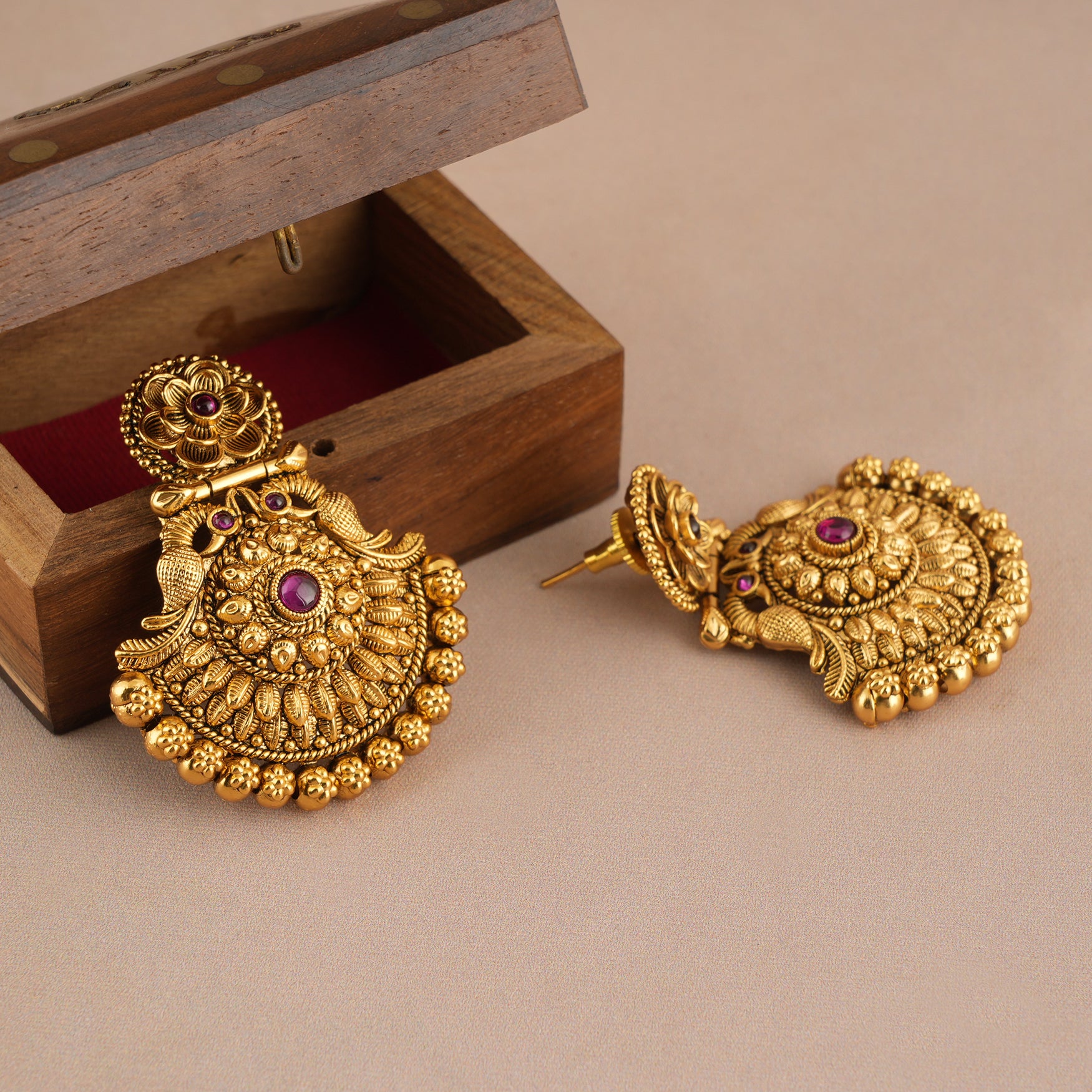 Stunning antique gold stone dangler earring