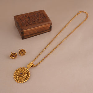 Antique gold plated floral pendant set