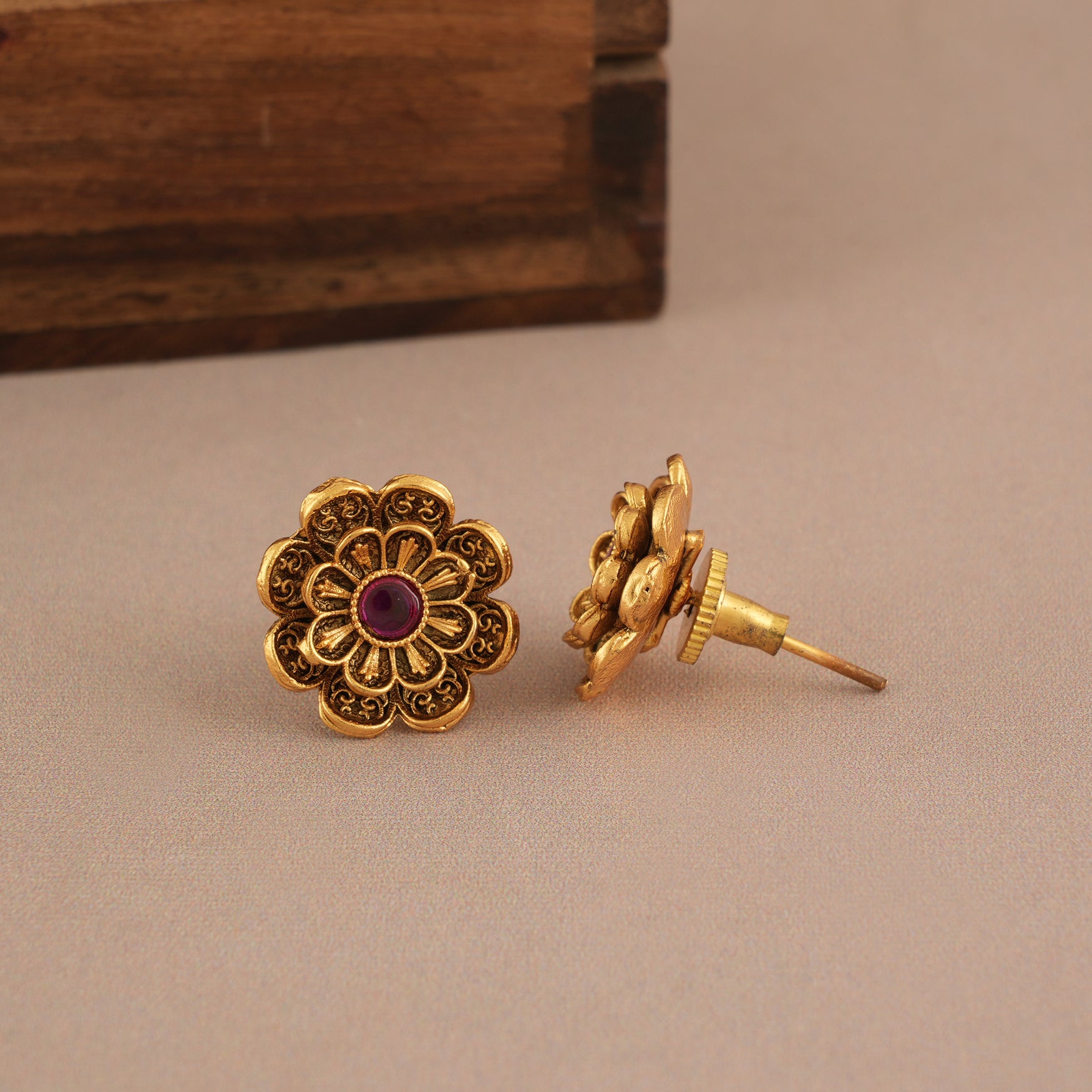 Antique gold plated floral pendant set