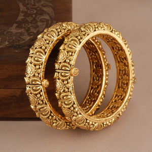 Stunning antique gold high polish bangle set