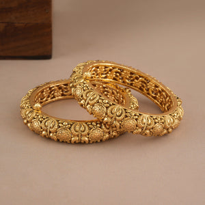 Stunning antique gold high polish bangle set
