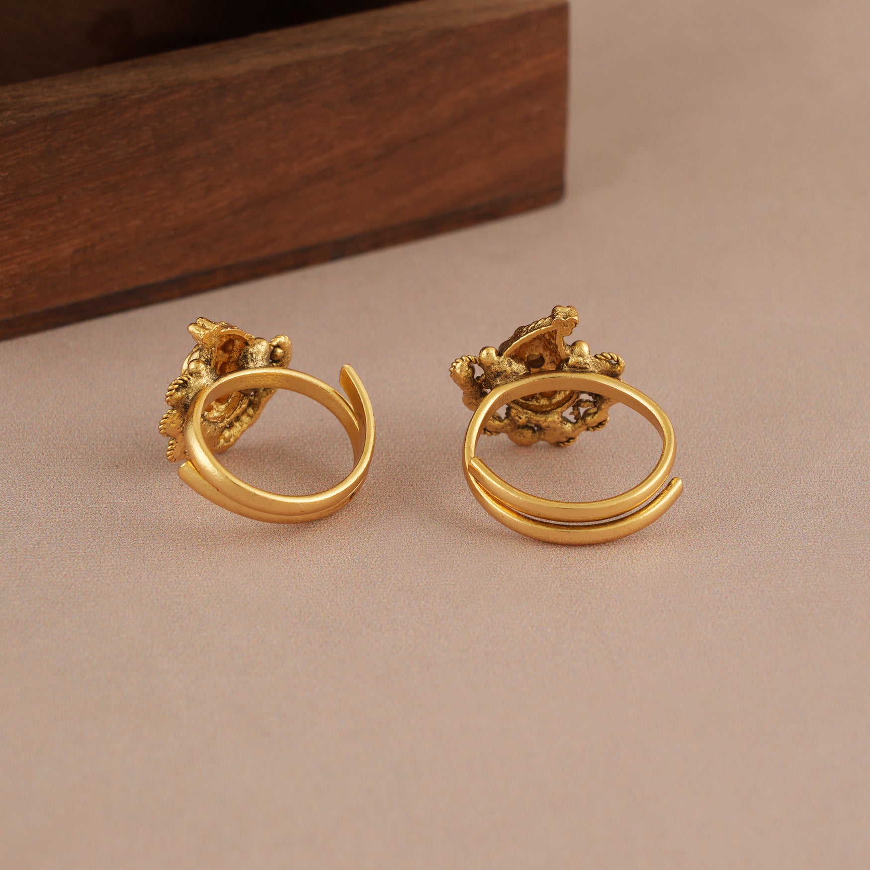 Cute floral antique gold plated toe ring