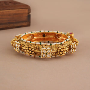 Gorgeous antique gold kundan kada bangle