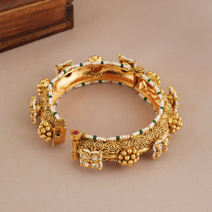Gorgeous antique gold kundan kada bangle