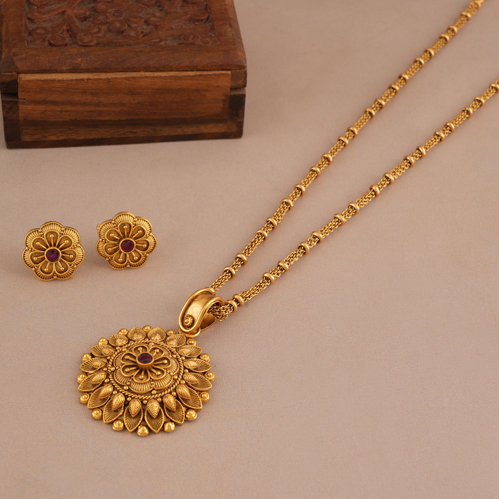 Stunning bold antique gold plated pendant set