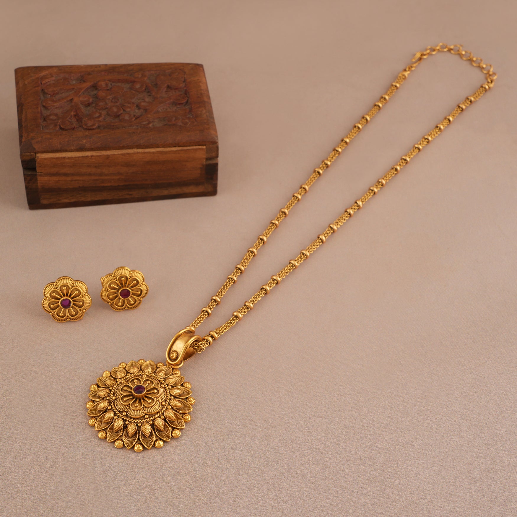 Stunning bold antique gold plated pendant set