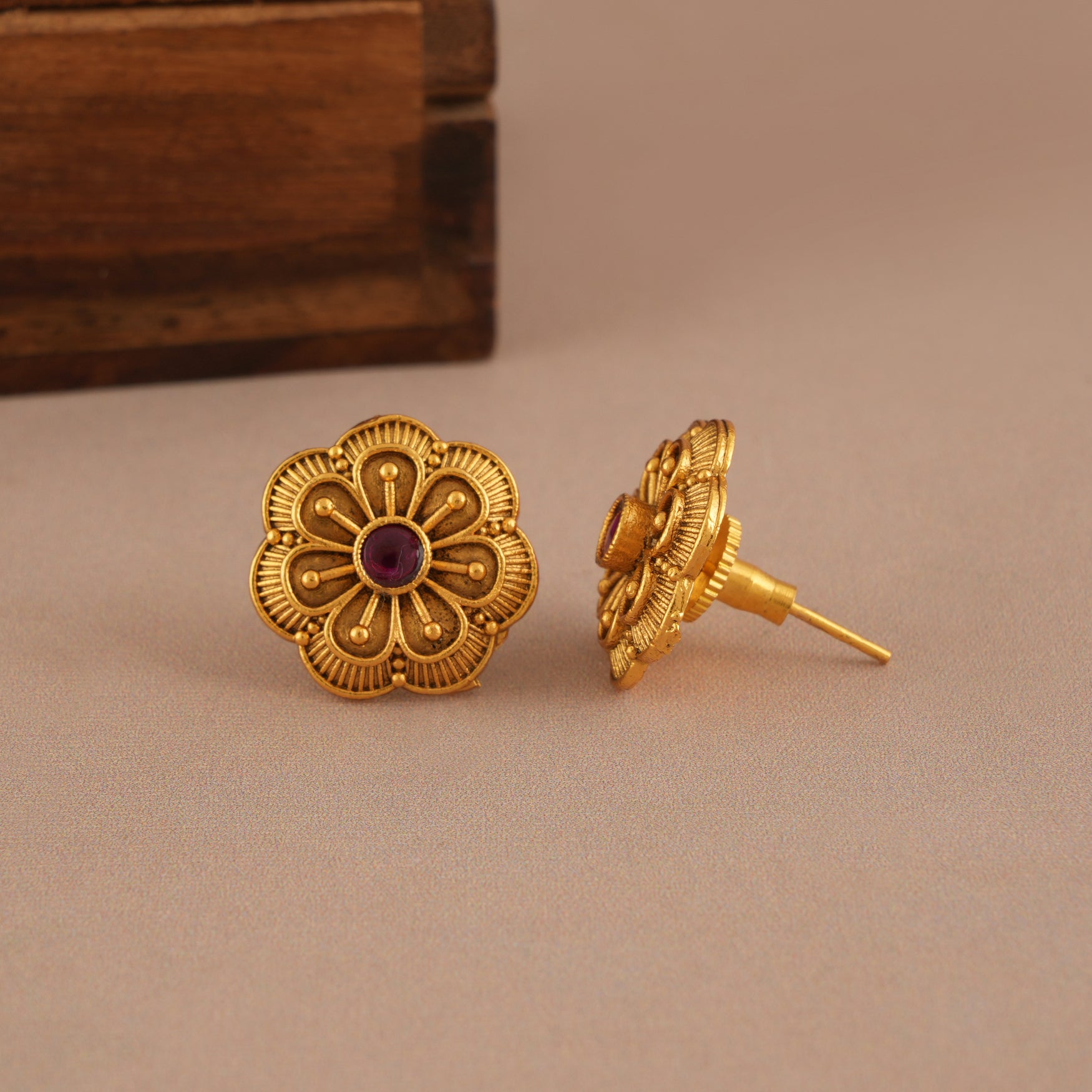 Stunning bold antique gold plated pendant set