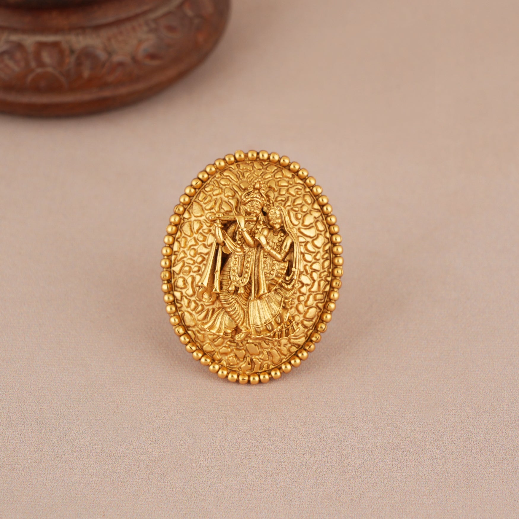 Beautiful antique gold plated oval finger adjustable ring