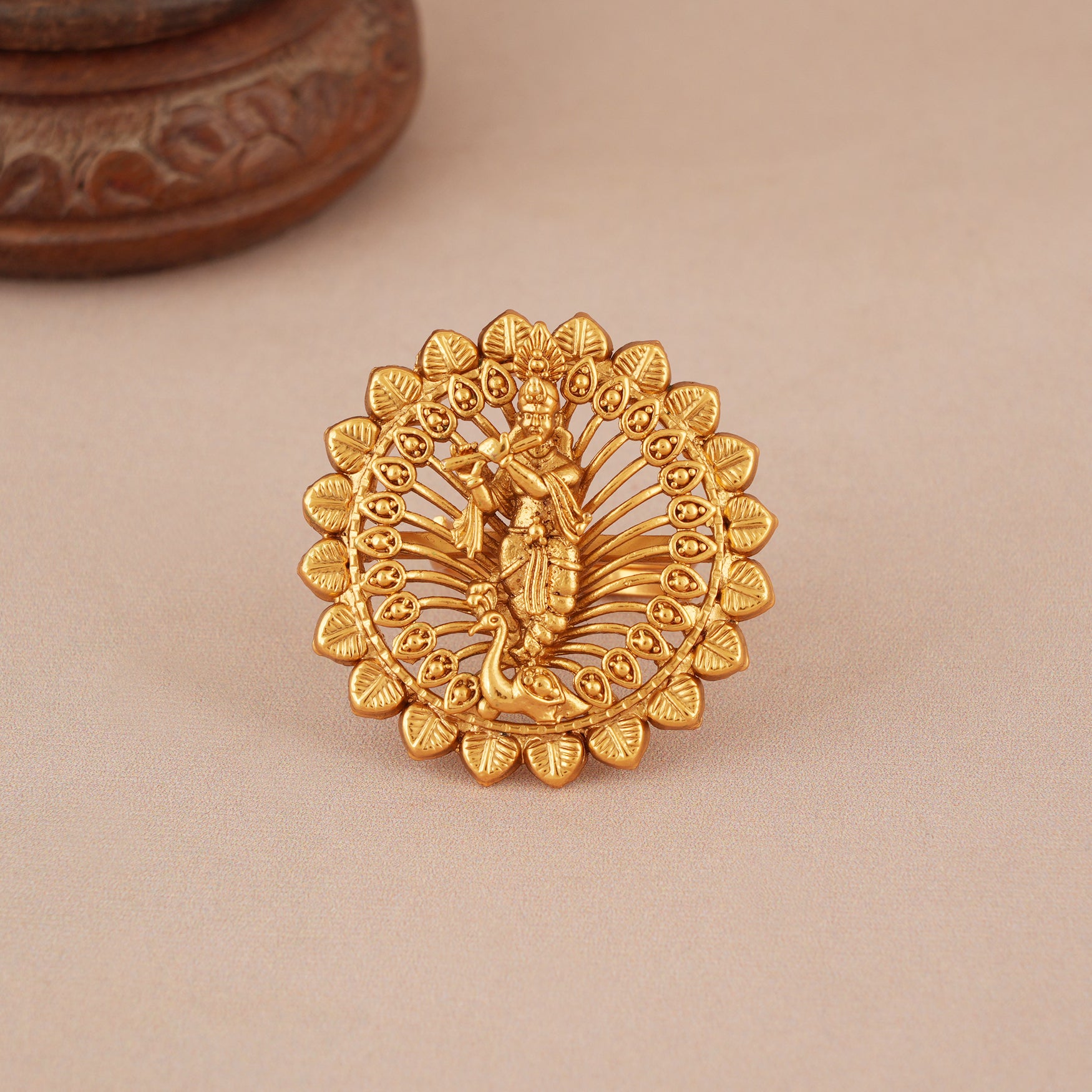 Round antique gold plain krishna finger ring