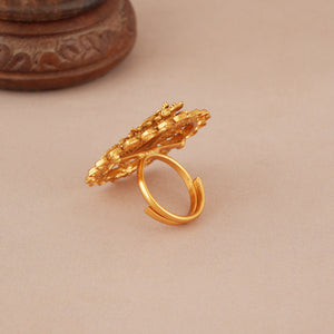 Round antique gold plain krishna finger ring