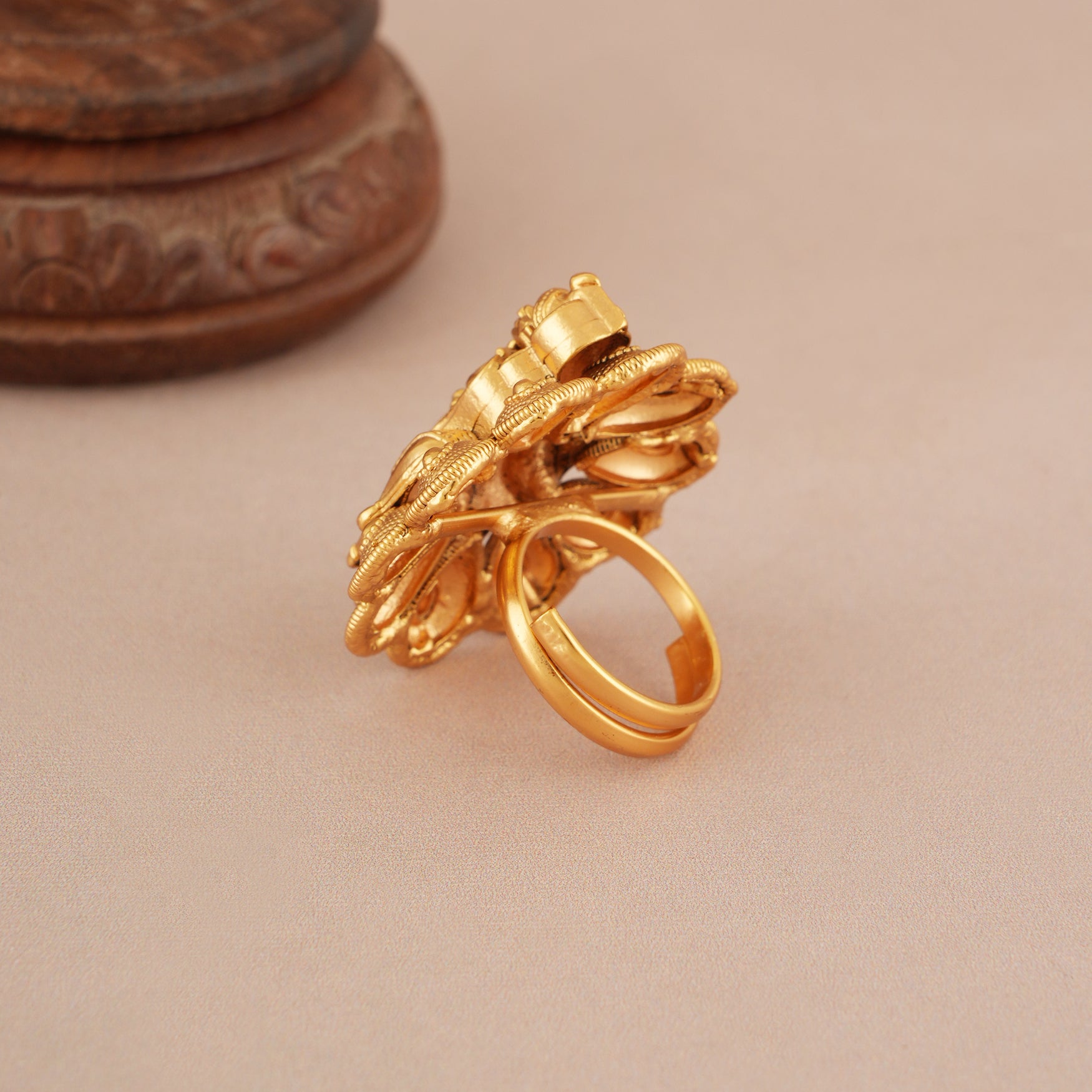 Round antique gold plain krishna finger ring