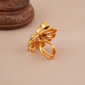 Round antique gold plain krishna finger ring