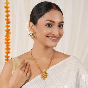 Stunning antique gold stone pendant set with earring