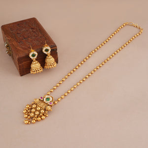 Stunning antique gold stone pendant set with earring