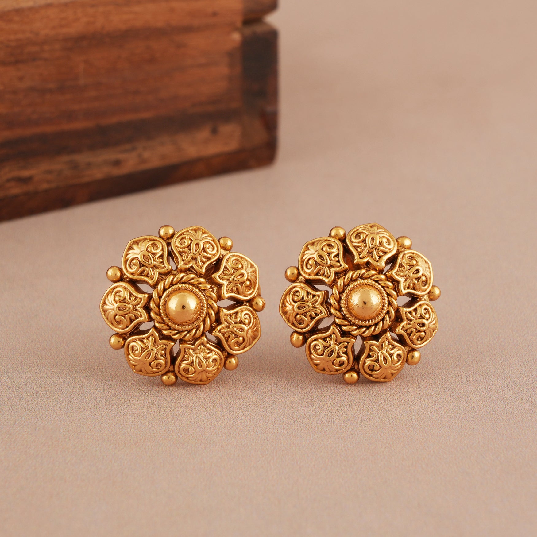 Gorgeous antique gold plain necklace set