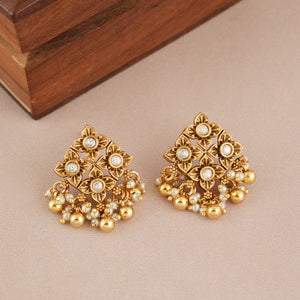 Stunning antique gold kundan stud earring