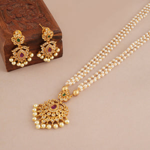 Stunning pearl antique gold stone pendant set