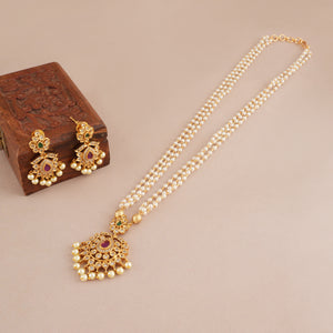 Stunning pearl antique gold stone pendant set