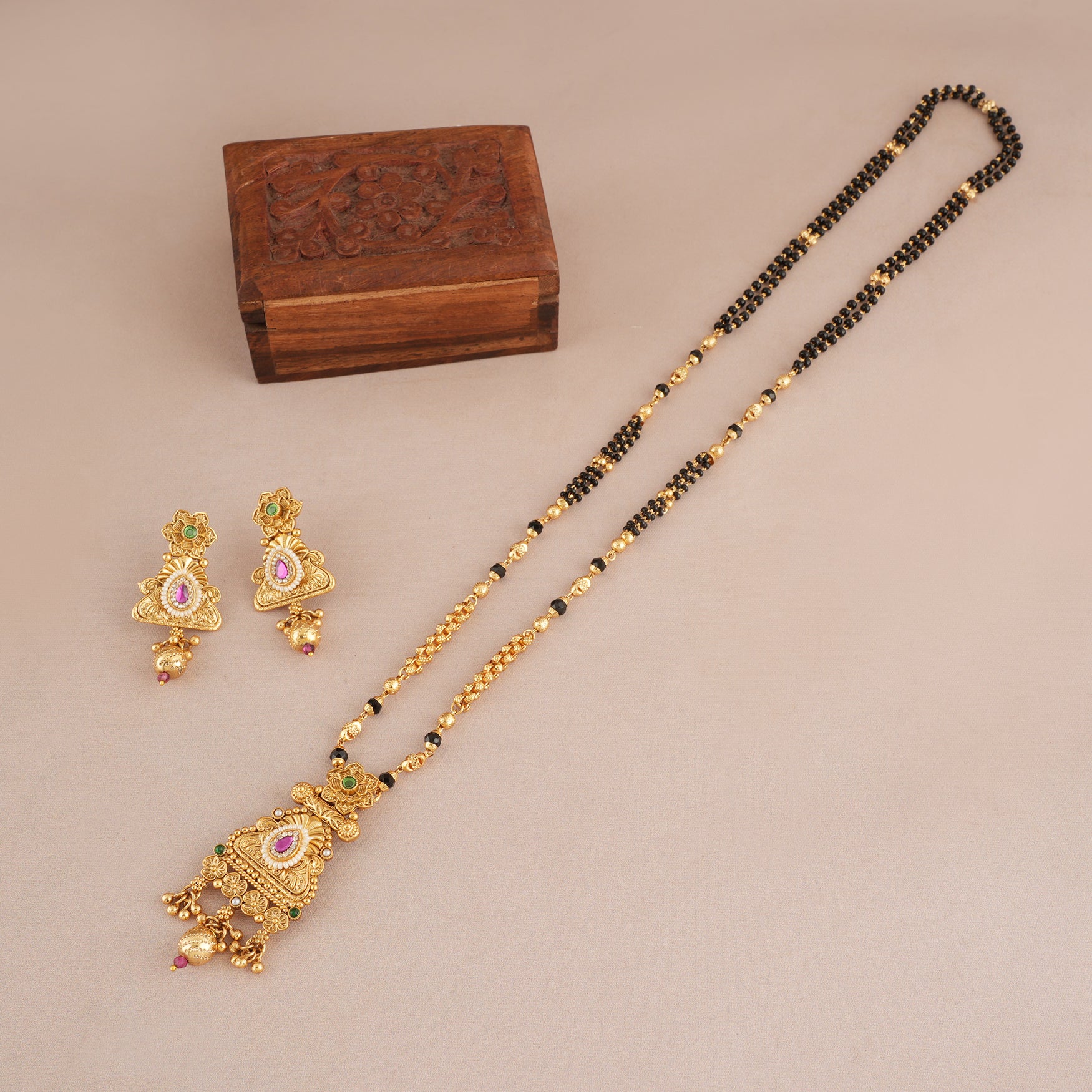 Stunning antique gold long stone mangalsutra set
