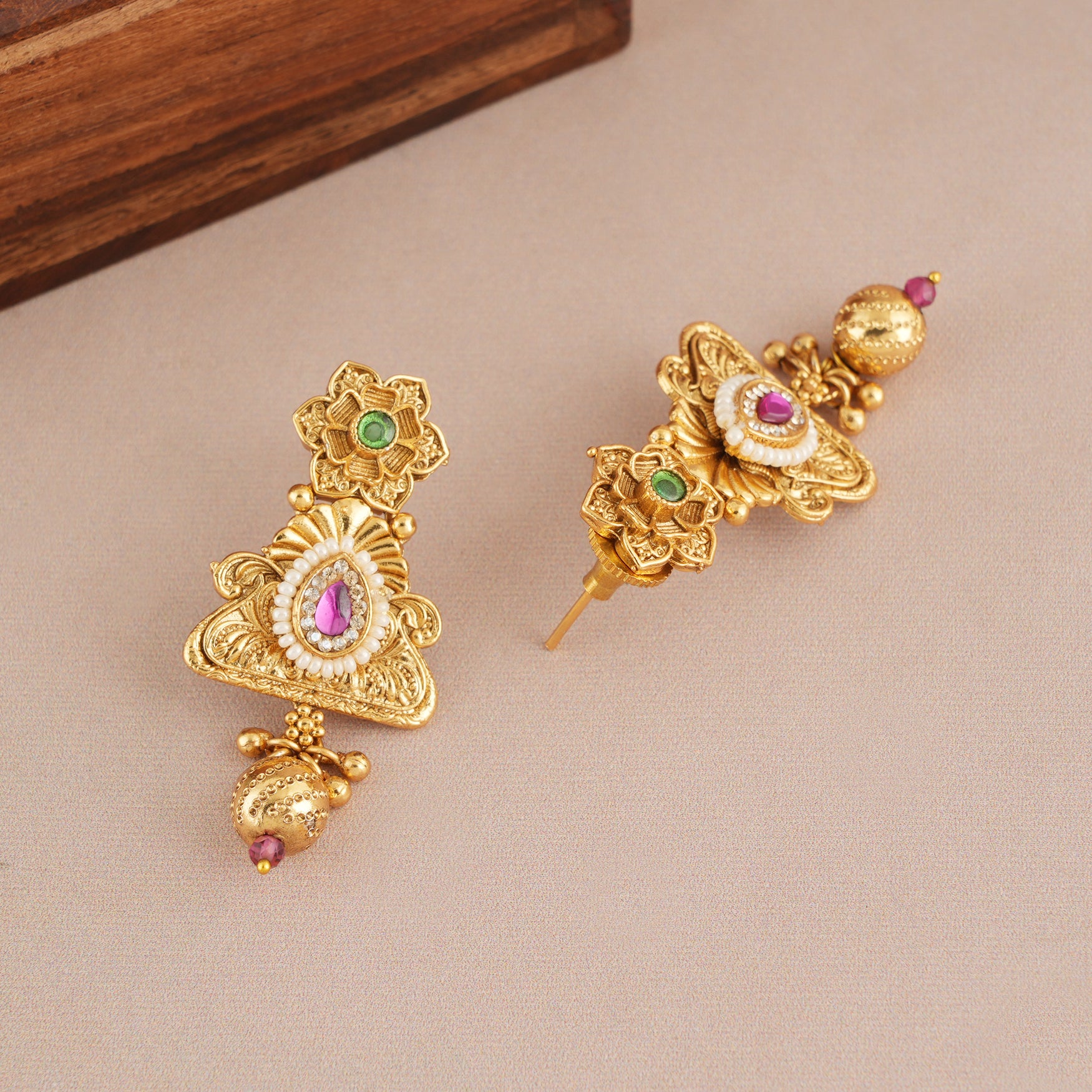 Stunning antique gold long stone mangalsutra set