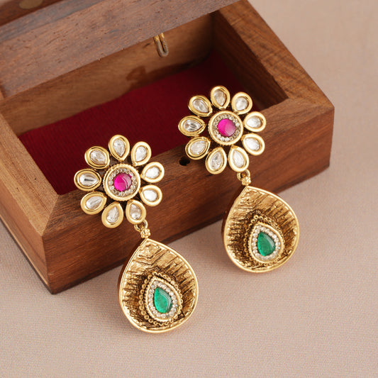 Cute antique gold kundan stone earring