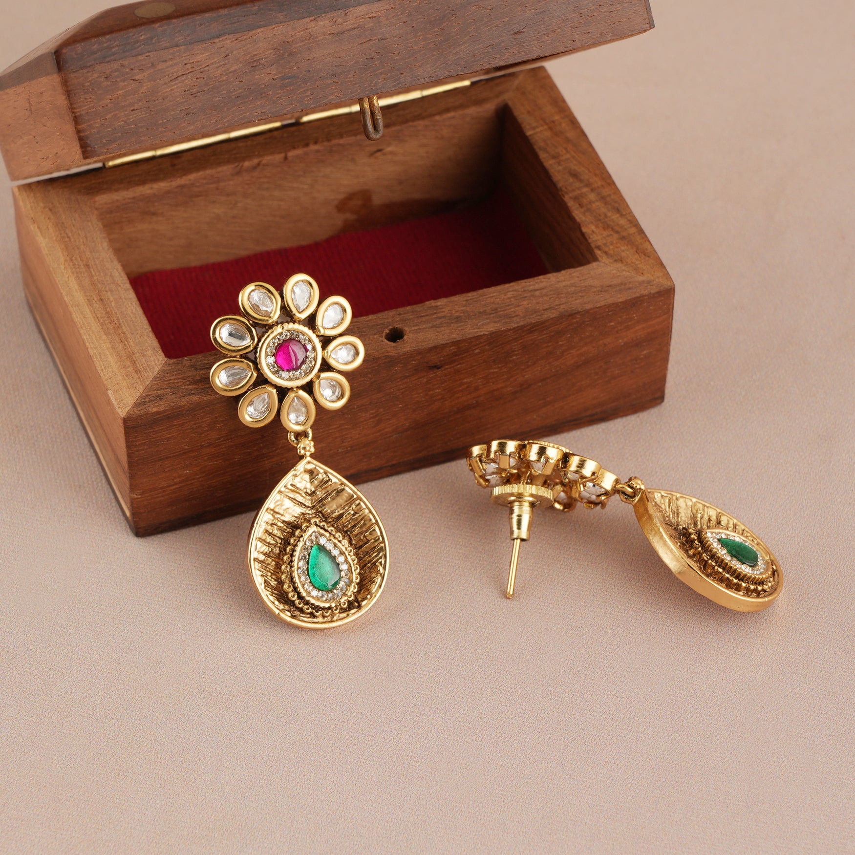 Cute antique gold kundan stone earring