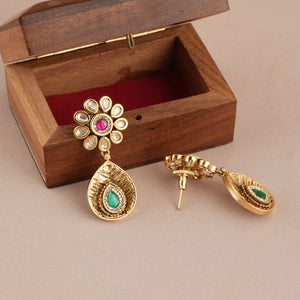 Cute antique gold kundan stone earring