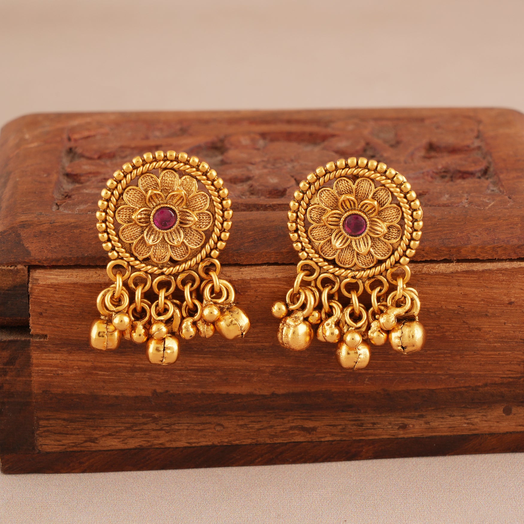 Stunning antique gold floral choker necklace set